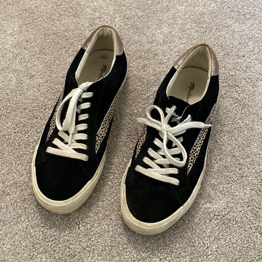 Madewell black suede sneaker. Metallic heel detail and spotted side stripe.
